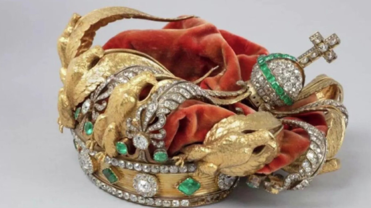 Louvre soygununda düşen imparatoriçe tacının son görüntüsü ortaya çıktı