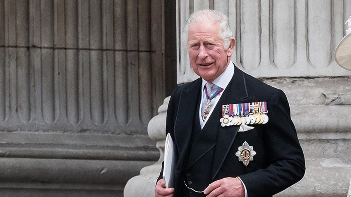 İngiltere Kralı Charles’a Andrew–Epstein protestosu