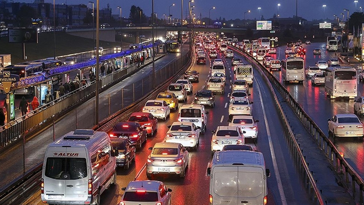 İstanbul'da trafik yoğunluğu yüzde 90'a çıktı