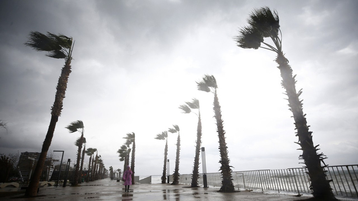 Antalya'da eğitime fırtına engeli
