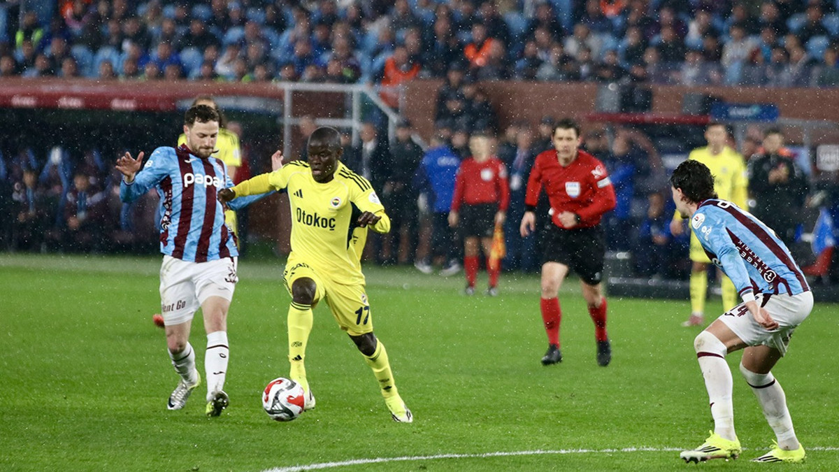 Derbide gol düellosunda 3 puan Fenerbahçe'nin