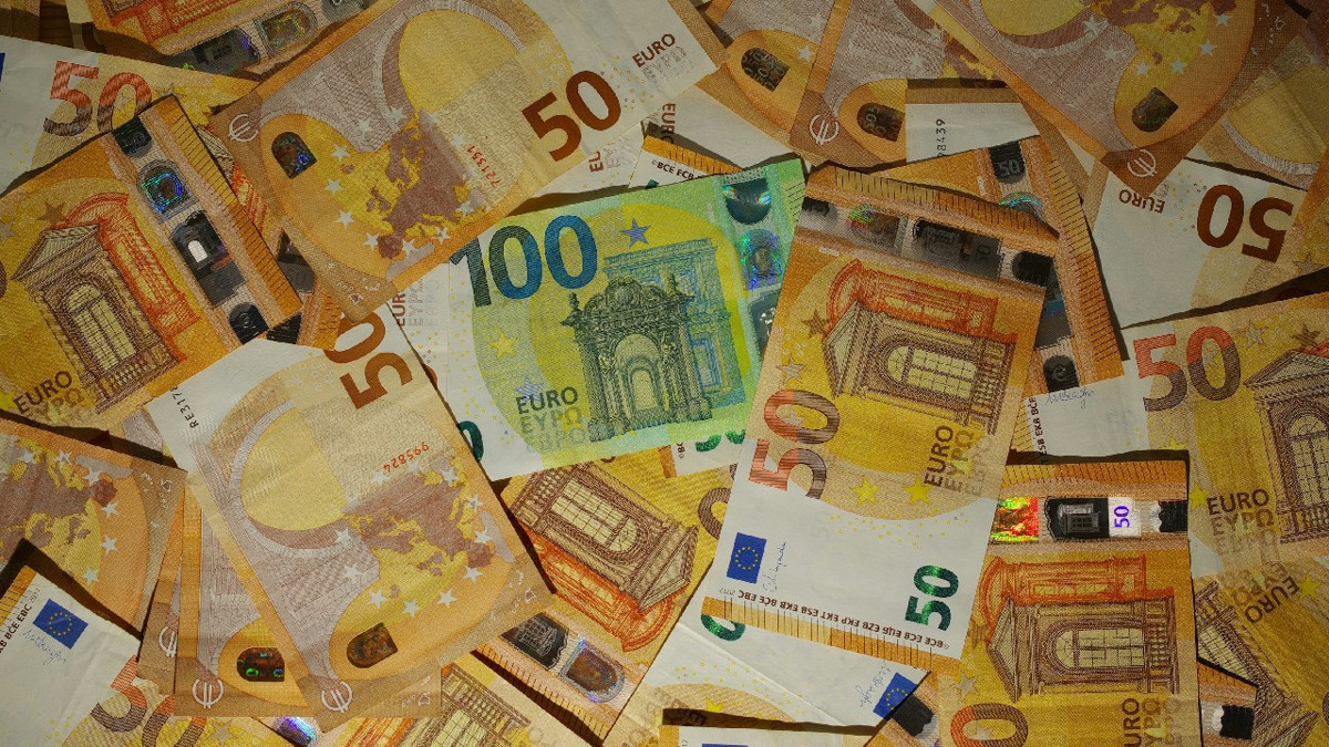 Şanslı kişi belli oldu! 10 yıl boyunca her ay hesabına 2 bin Euro yatacak!