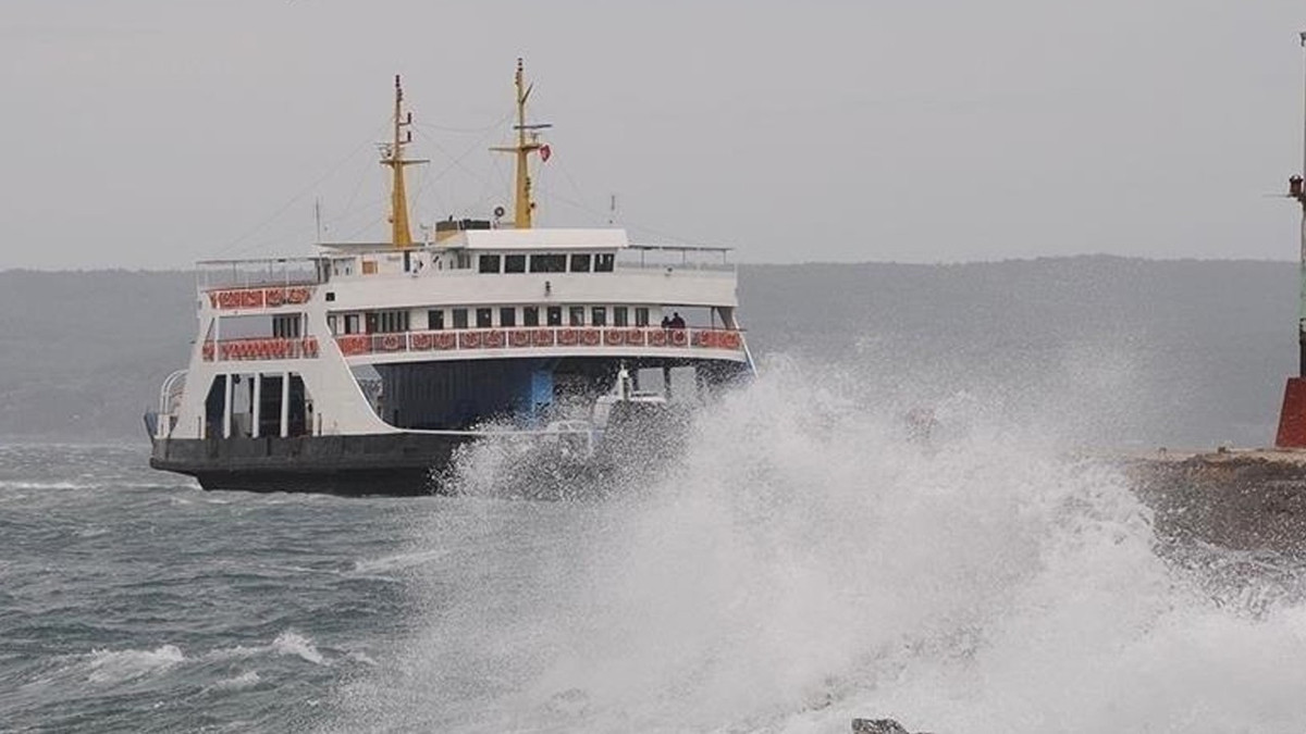 Gökçeada ve Bozcaada feribot seferleri iptal edildi