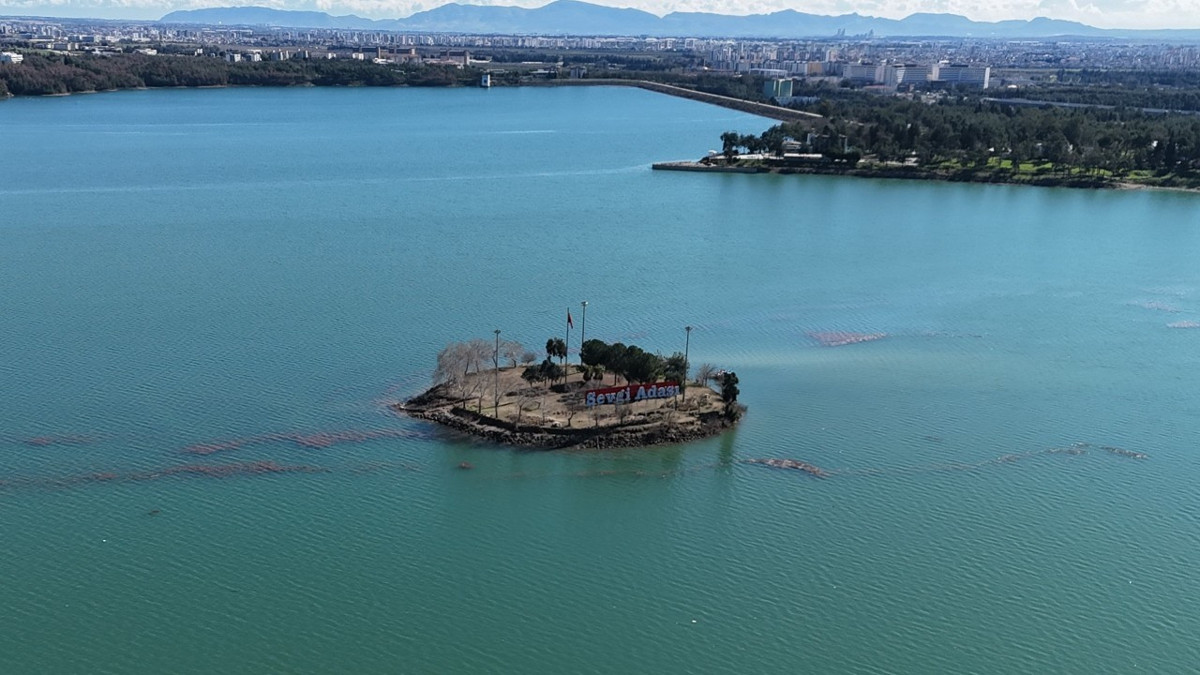 Su seviyesi yükseldi, adaya giden yol kayboldu