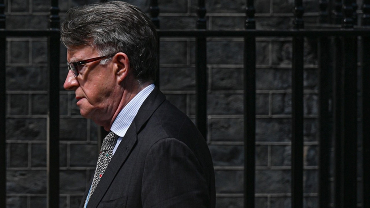 İngiltere'de Epstein krizi büyüyor: Eski büyükelçi tutuklandı