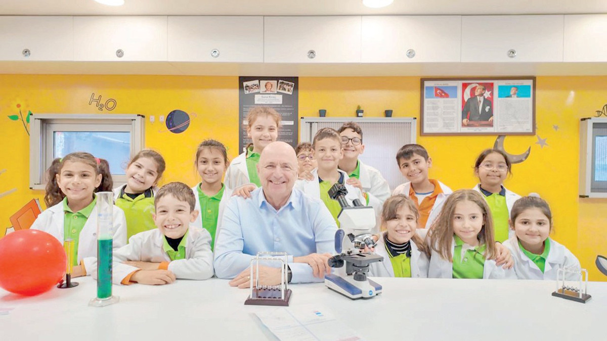 Deprem bölgesinde eğitim ateşböcekleriyle aydınlanıyor