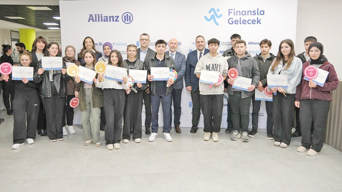 ‘Influencer’lar gençlere fazla para harcatıyor