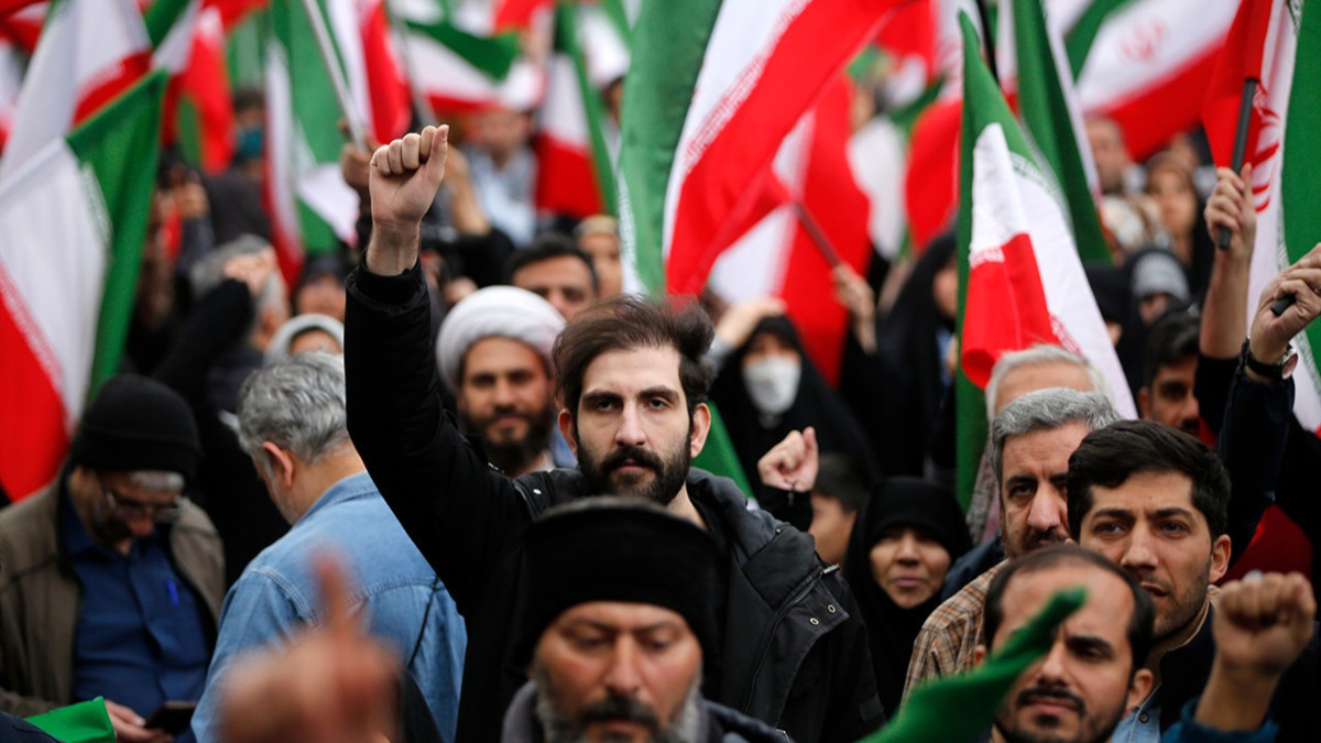 ABD ve İsrail'in saldırıları sonrası İran halkı sokağa döküldü