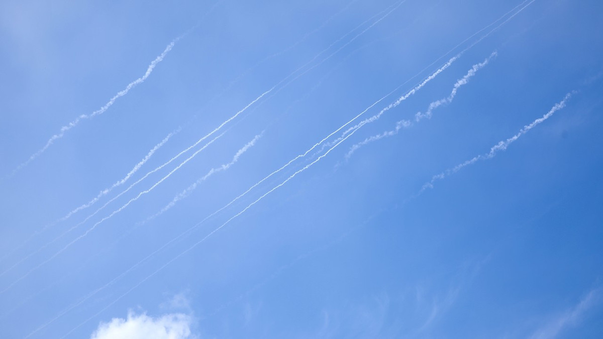 İran Katar’da ABD’ye ait erken uyarı radarını vurdu