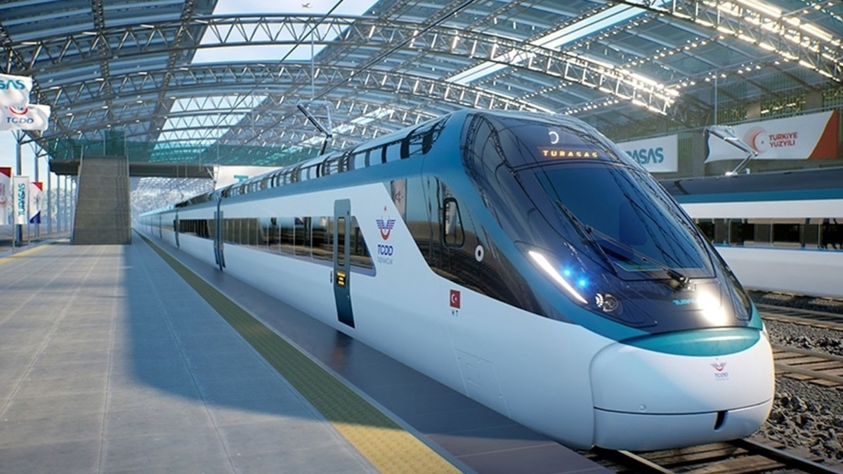 Milli Elektrikli Hızlı Tren Projesi kapsamında üretilen ilk tren seti raylara iniyor