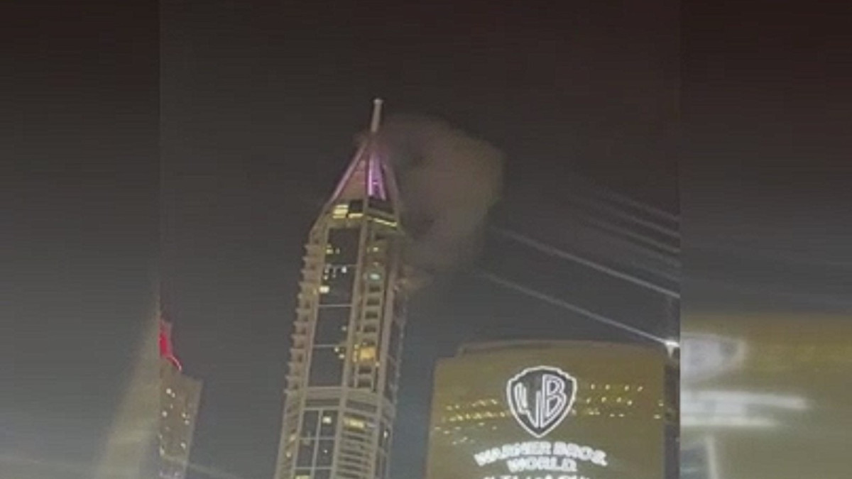 Dubai'de gökdelende patlama meydana geldi