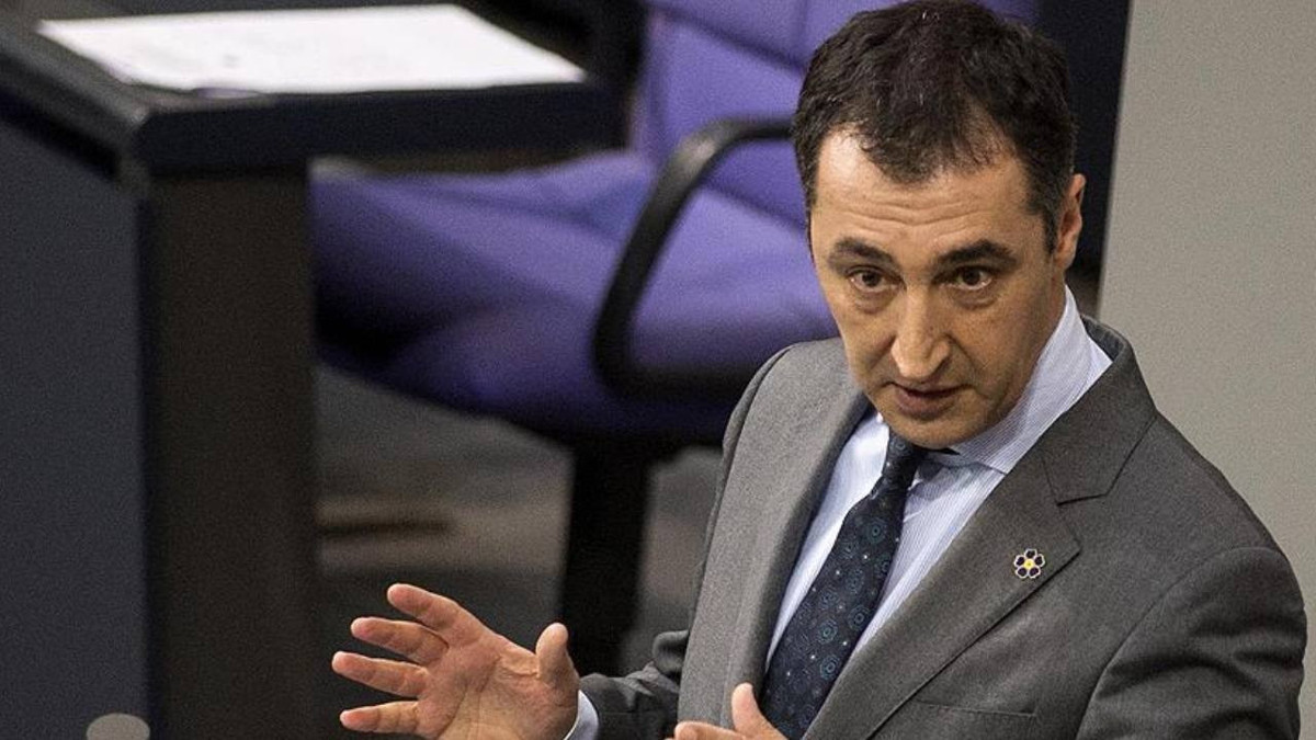 Almanya'da eyalet başbakanlığı seçimini Cem Özdemir kazandı