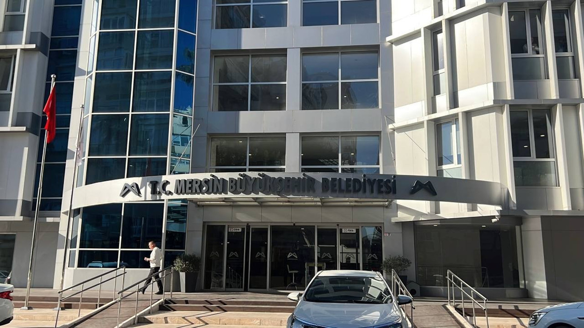 Mersin Büyükşehir Belediyesi'ne operasyon: Gözaltılar var