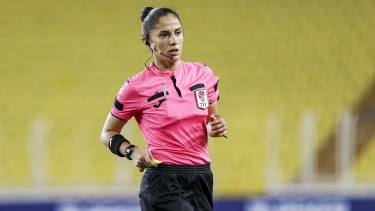 Süper Lig’de 22 yıl sonra bir ilk: Kadın hakem düdük çalacak