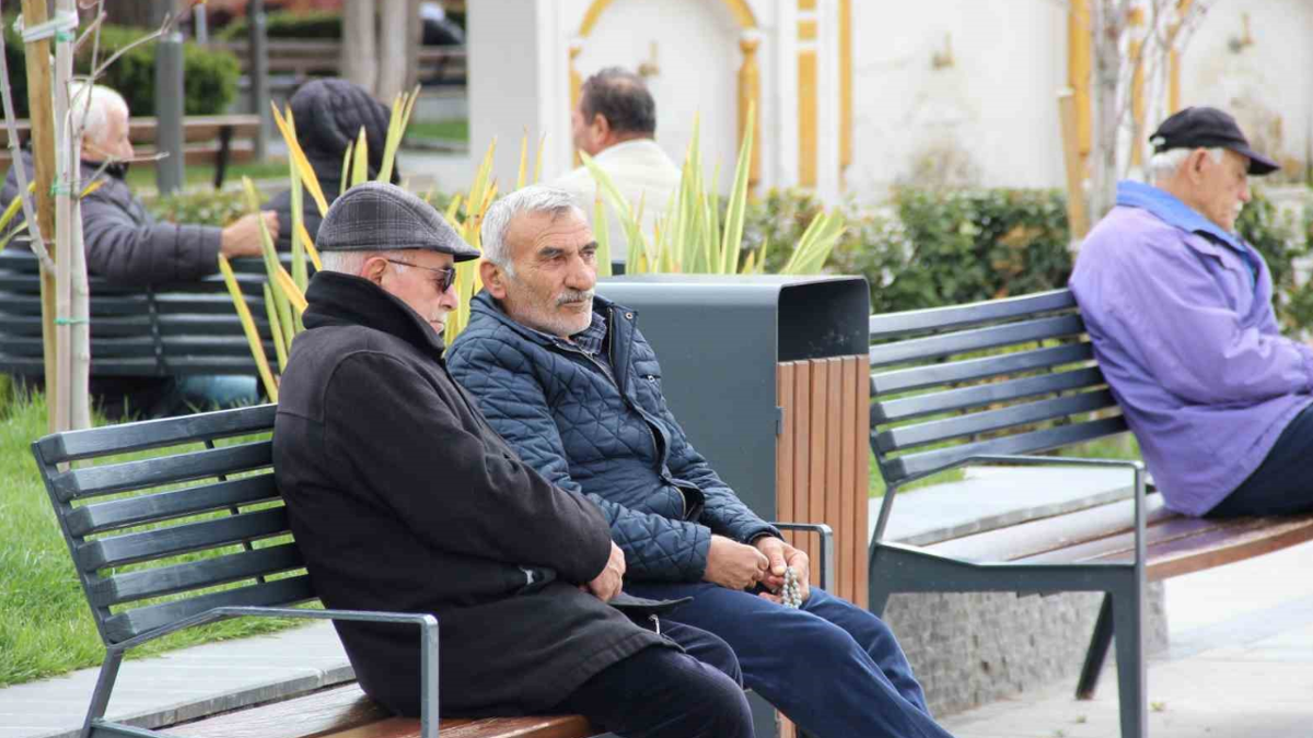 Emekli maaşı ve bayram ikramiyesi yattı mı, ne zaman yatacak?