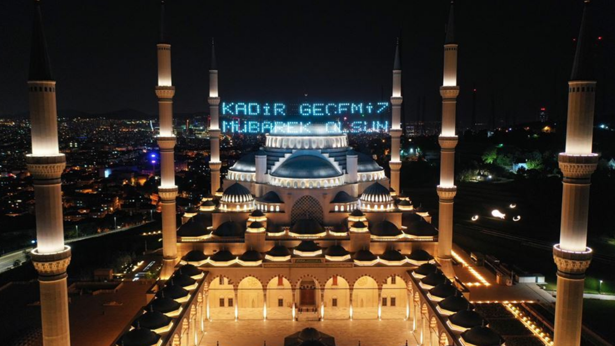 KADİR GECESİ MESAJLARI: 2026'ya özel, dualı, anlamlı, en güzel Kadir Gecesi mesajları...