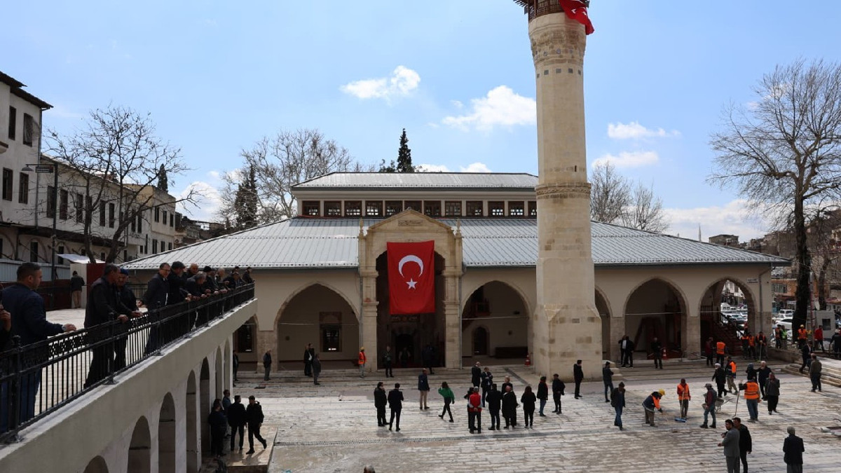 Depremde ağır hasar görmüştü: Kahramanmaraş Ulu Cami, Kadir Gecesi’nde yeniden ibadete açıldı