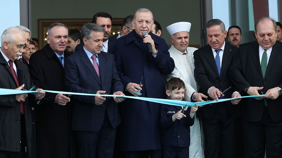 Cumhurbaşkanı Erdoğan: Milli ve manevi kimliğimize sahip çıkmaya devam edeceğiz