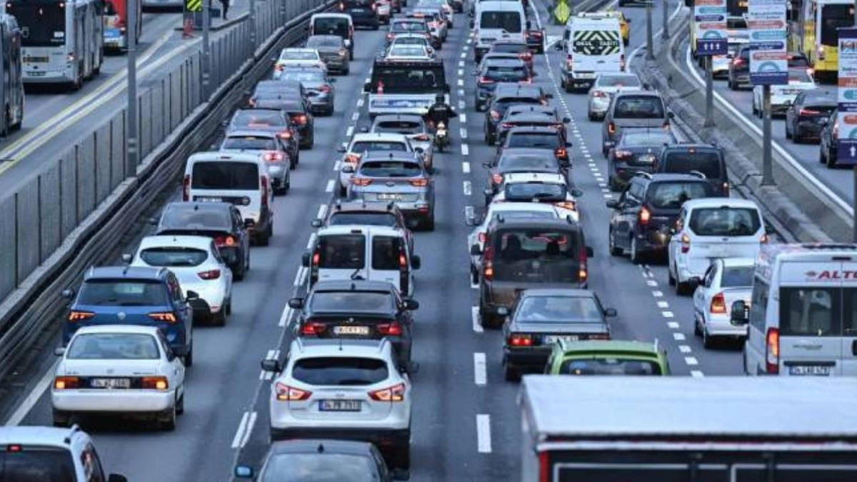 Yola çıkacaklar dikkat! Hız limitleri değişti, cezalar katlandı