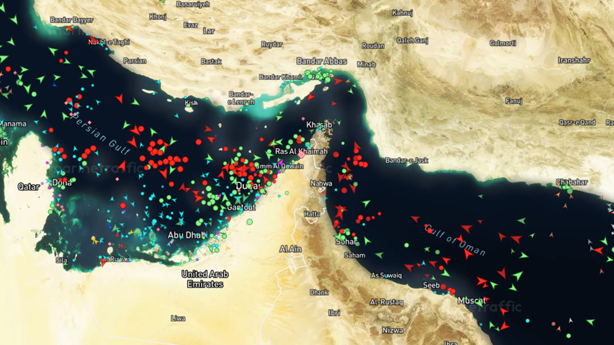 Petrolün kalbinde alarm: Hürmüz Boğazı'nda gemi geçişleri sert geriledi