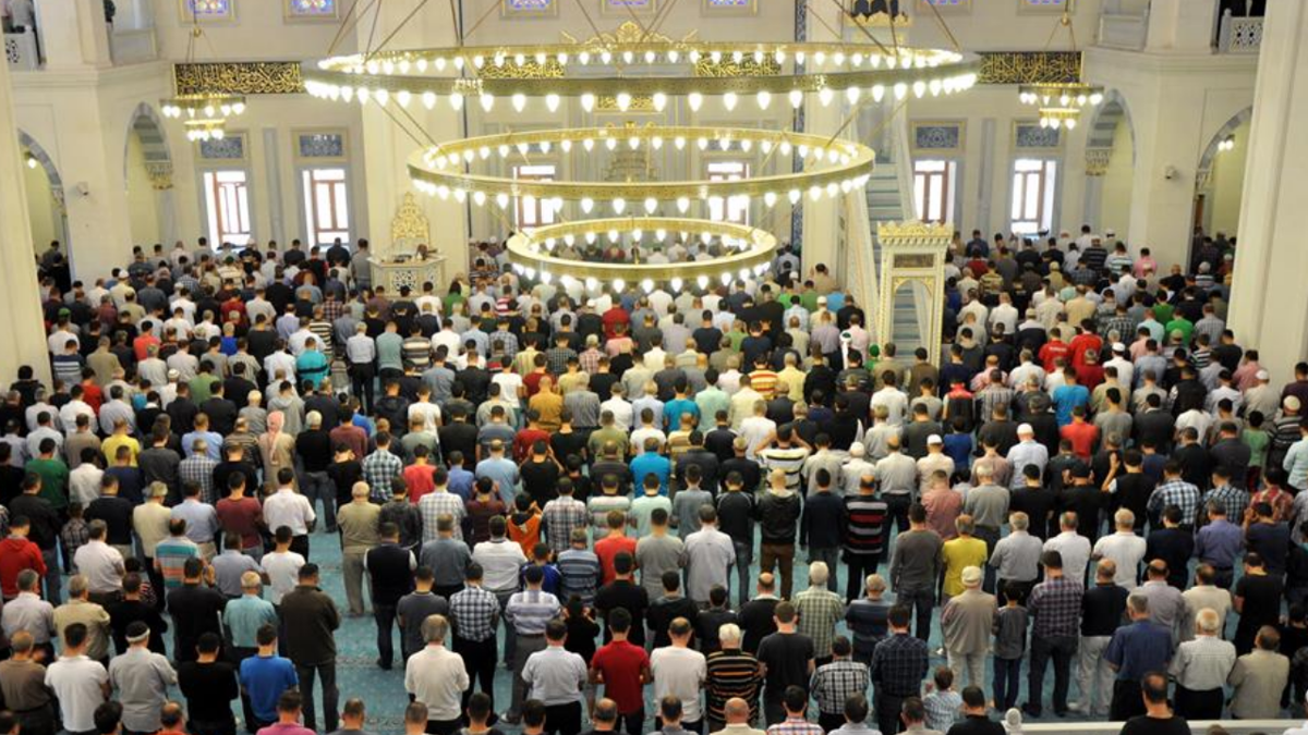 Bayram namazı nasıl kılınır? Bayram namazları kaç rekat?