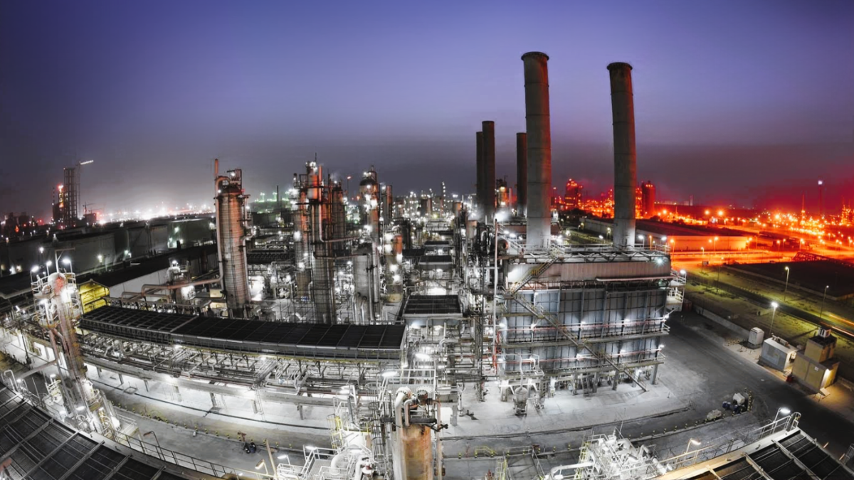 Kuveyt'te kritik tesislere çifte saldırı! Yangın çıktı