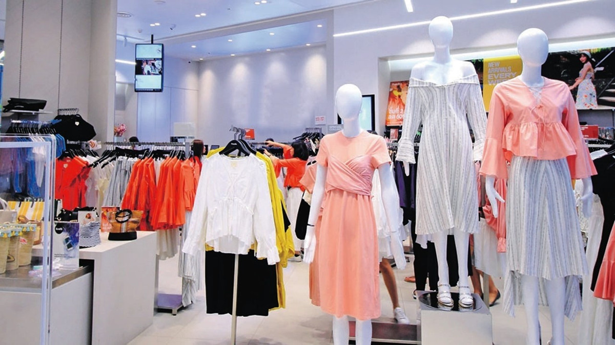 Bayram alışverişi vitrinleri hareketlendirdi: Hazır giyimde satışlar hızlandı