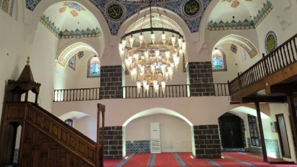 Asırlık emanetler yeniden hayat buldu: 3 tarihi cami bayramda açılıyor