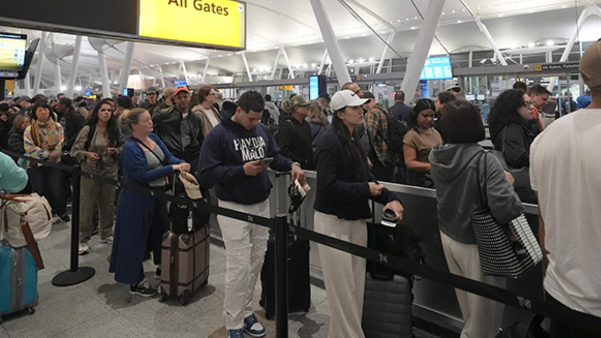 ABD’de havalimanlarında kriz derinleşiyor: Bekleme süreleri rekor kırdı