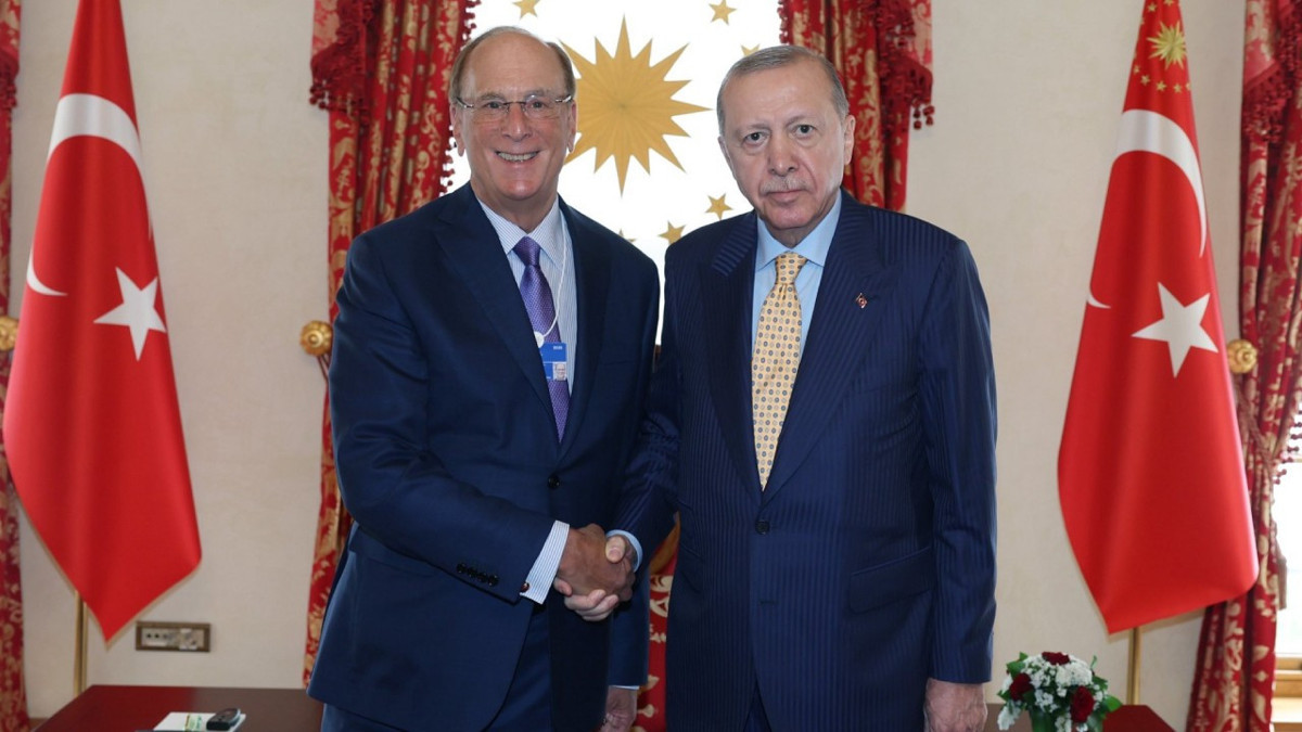 Cumhurbaşkanı Erdoğan, BlackRock CEO’su Fink ile Dolmabahçe’de görüştü