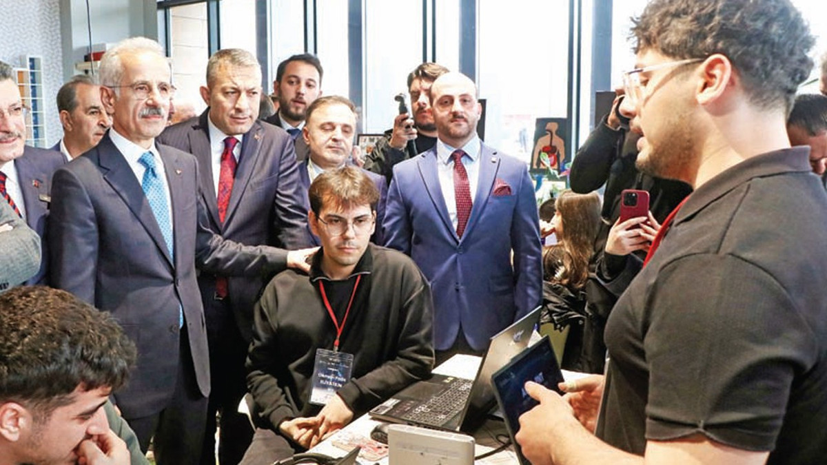 Bakan Uraloğlu: Şartımız, 5G’nin iki yılda her yeri kapsaması