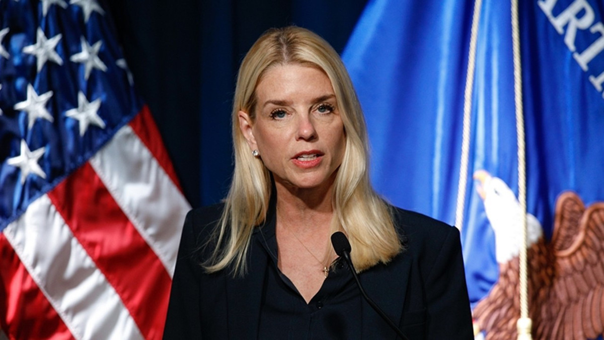 Son dakika: Trump, Adalet Bakanı Bondi'yi görevden aldı