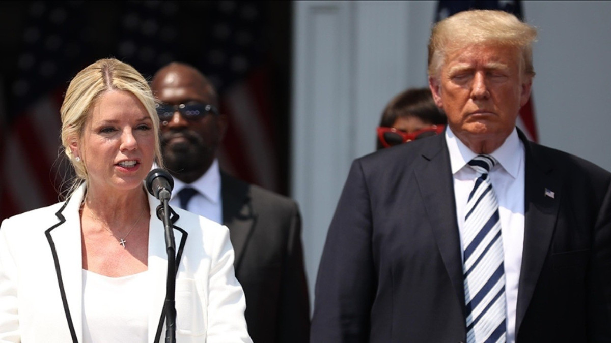 Trump’tan Epstein hamlesi: Adalet Bakanı Bondi'yi görevden alacak