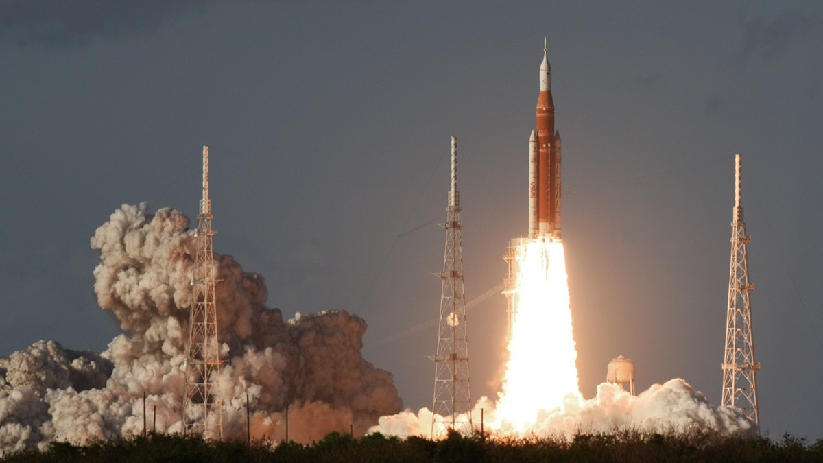 50 yıl sonra tarihi eşik! Astronotlar Ay'ın çekimine girdi