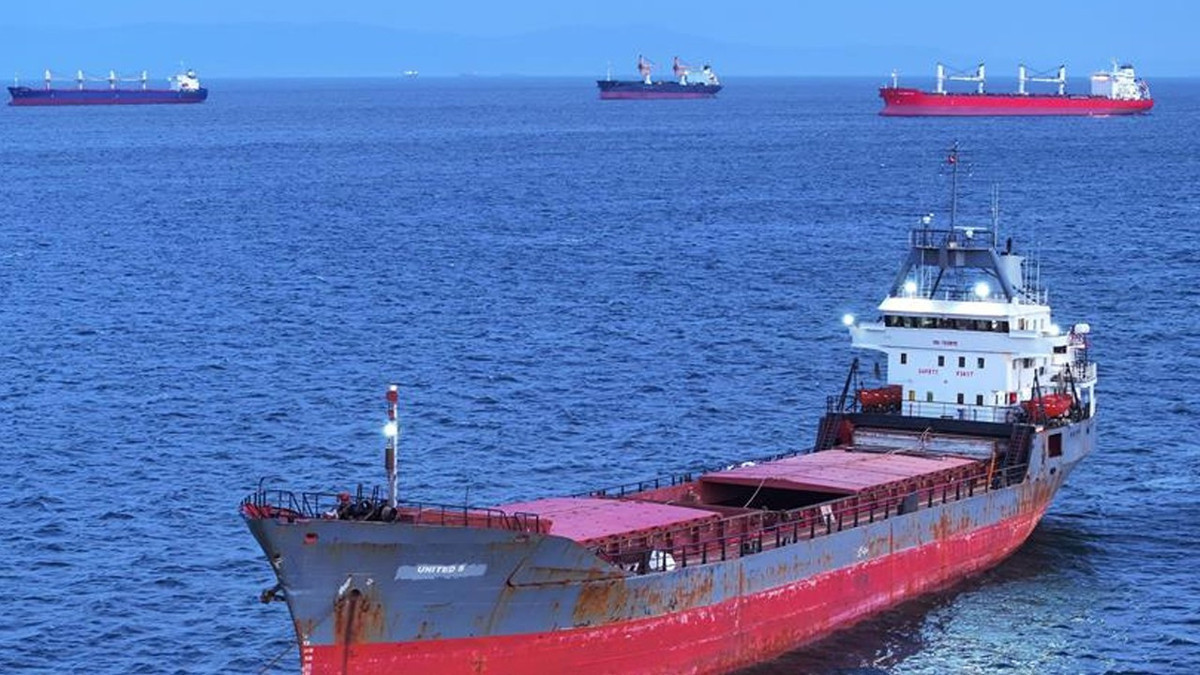 Abluka sonrası Hürmüz hareketlendi: İki tanker rotasını değiştirdi