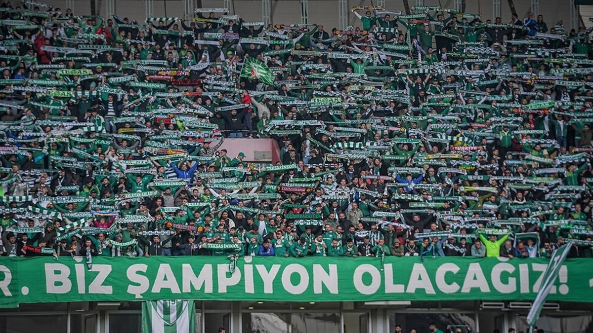 Bursaspor şampiyon olarak Trendyol Süper Lig'e yükseldi