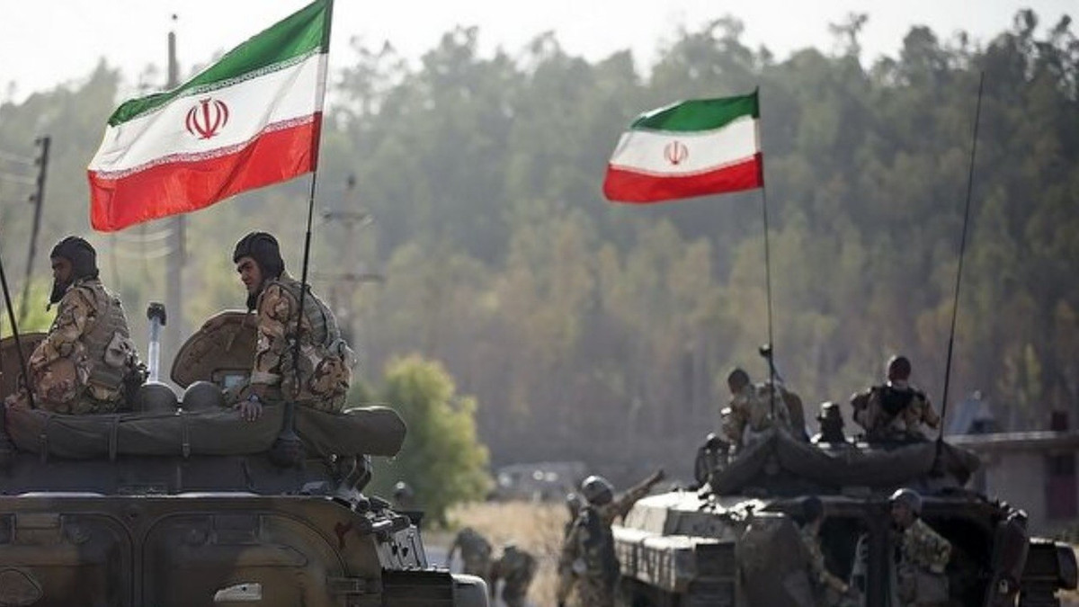 İran’dan ABD’ye sert uyarı: Elimiz tetikte bekliyoruz