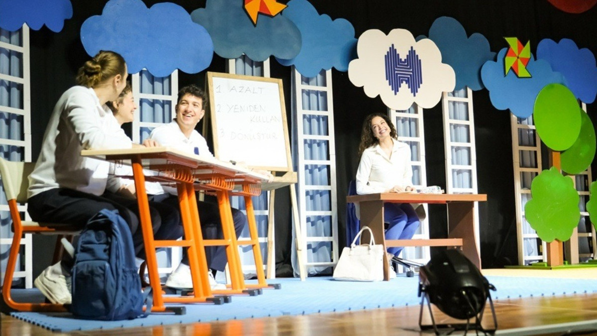 Halkbank Çocuk Tiyatrosu Türkiye’yi dolaşmayı sürdürüyor