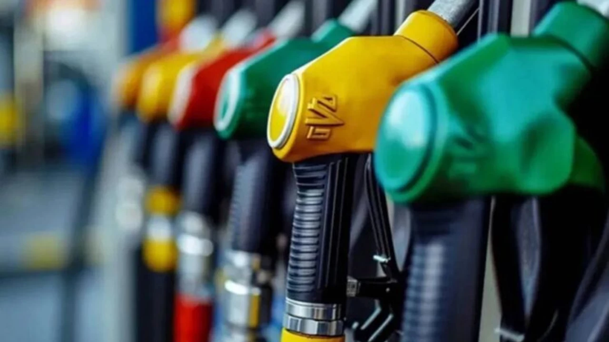 Akaryakıt fiyatlarında son durum! Benzin, motorin ve LPG'ye zam, indirim var mı? (1 Mayıs 2026)