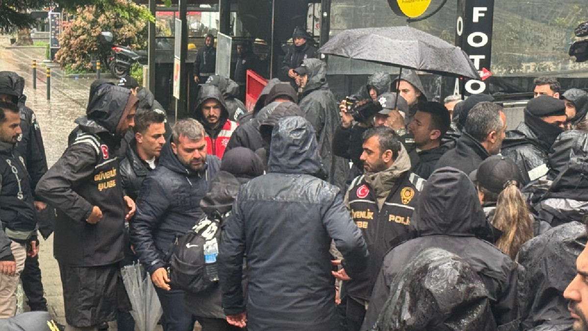 1 Mayıs'ta Taksim Meydanı'na yürümek isteyen gruplara müdahale