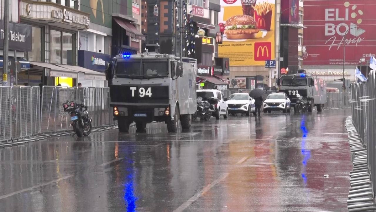 İstanbul'da bazı yollar trafiğe kapatıldı