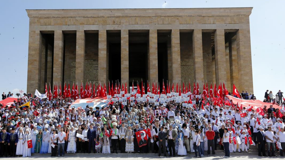 18 Mayıs yarım gün mü, 19 Mayıs resmi tatil mi? Okul var mı?