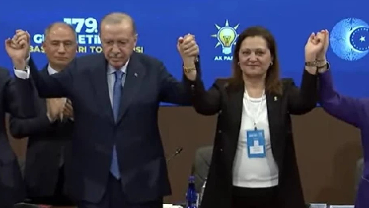Burcu Köksal, AK Parti'ye katıldı