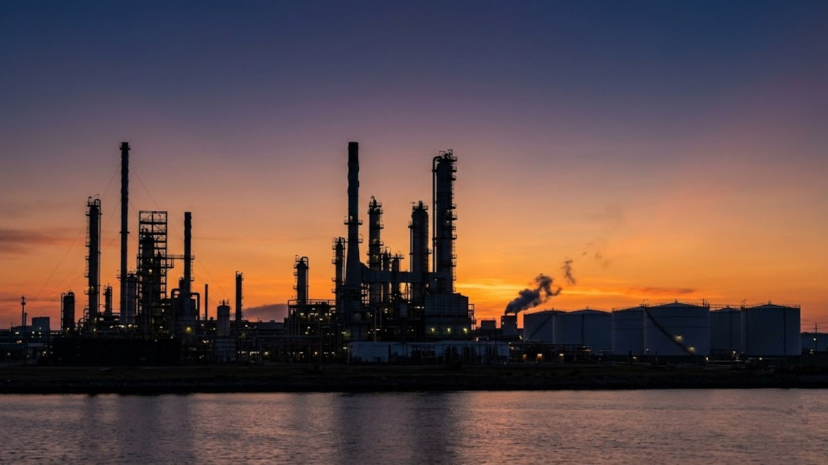 Petrol fiyatları üç günlük yükselişin ardından geriliyor