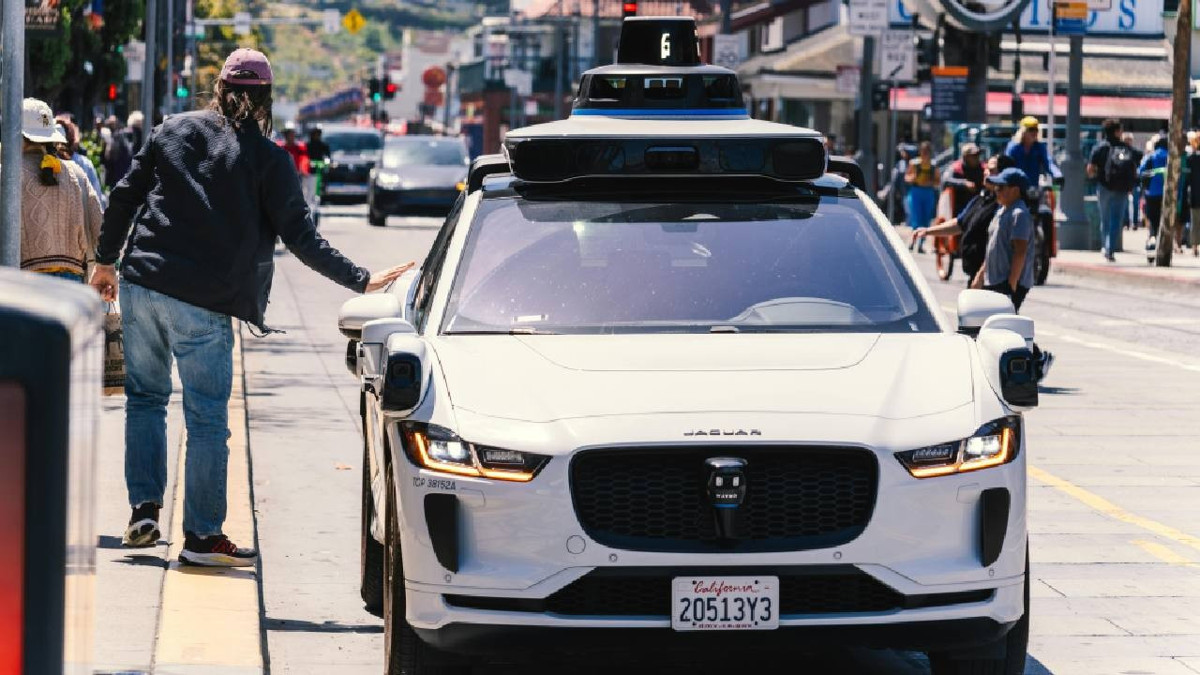 Waymo, şaşırtıcı bir nedenle binlerce robotaksiyi geri çağırdı