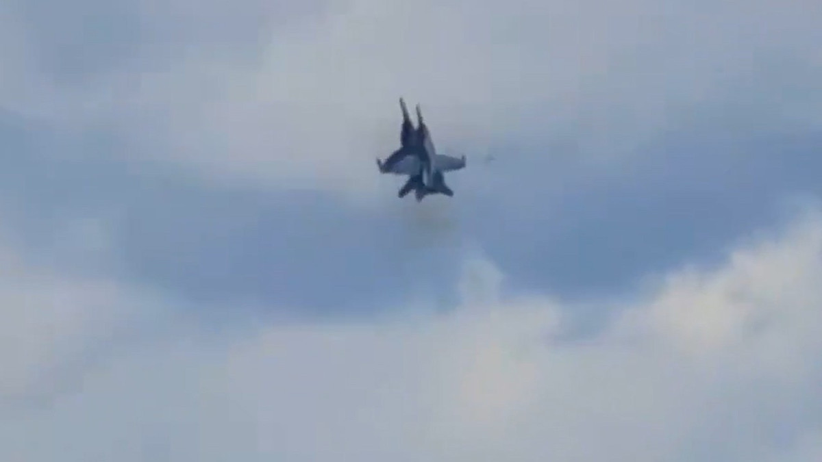 ABD'de uçaklar havada çarpıştı! Pilotlar son anda kurtuldu