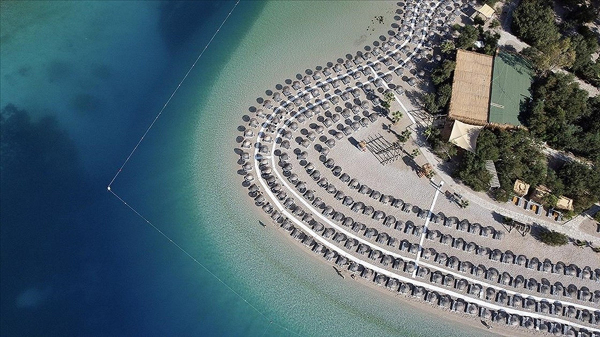 Akdeniz'de mavi rekabet! Türkiye'nin mavi bayraklı plaj sayısı 580'e yükseldi