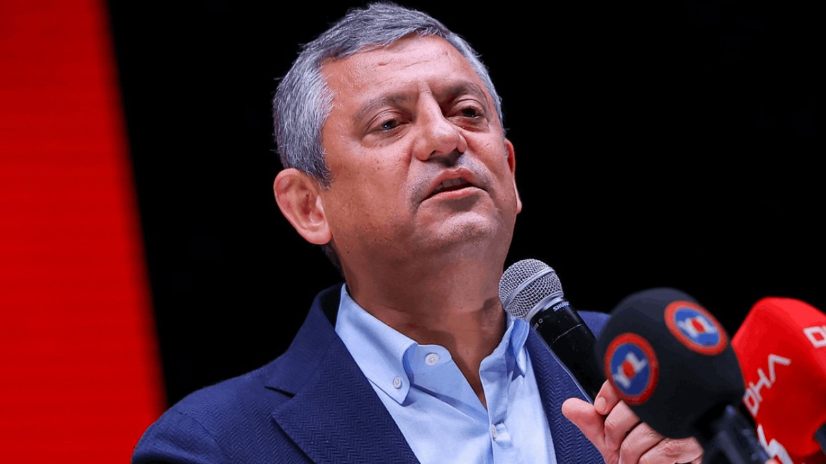 YENİ Partiâde ilk PM toplantısı: Ãzgür Ãzelâden âYeni bir baÅlangıçâ mesajı