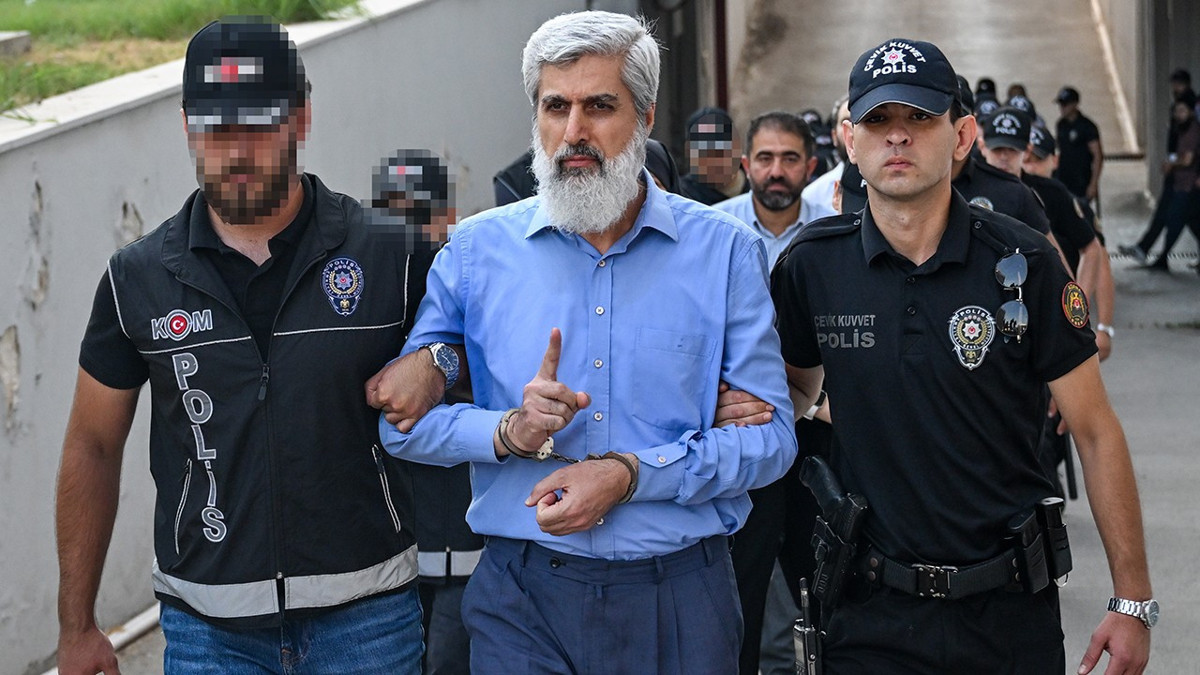 Alparslan Kuytul soruÅturmasında yeni geliÅme: 44 kiÅi hakkında tutuklama talebi