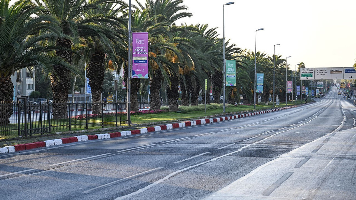 İstanbul'da Zafer Bayramı provası nedeniyle bazı yollar trafiÄe kapatıldı